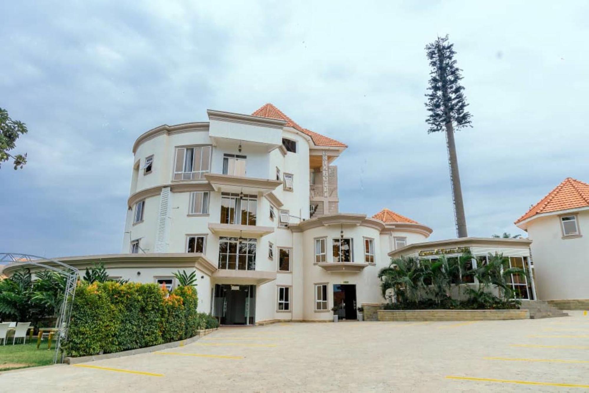 Grik Hotel - Entebbe Buitenkant foto