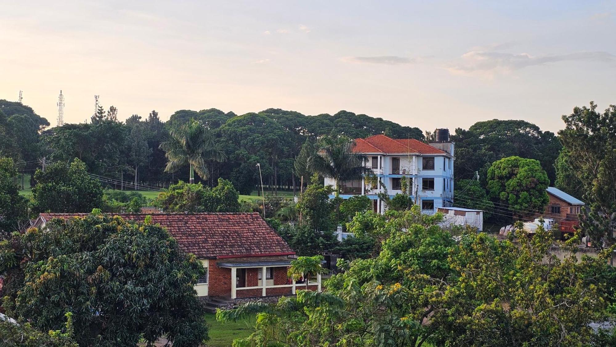 Grik Hotel - Entebbe Buitenkant foto