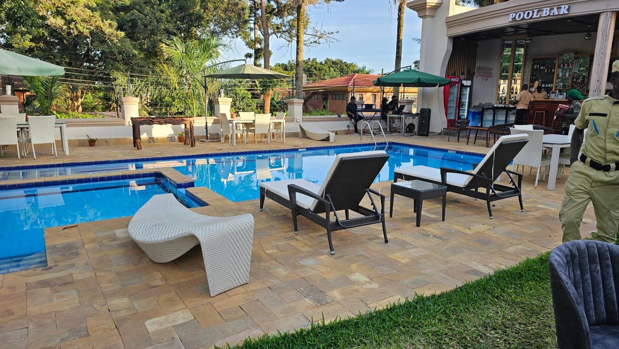Grik Hotel - Entebbe Buitenkant foto
