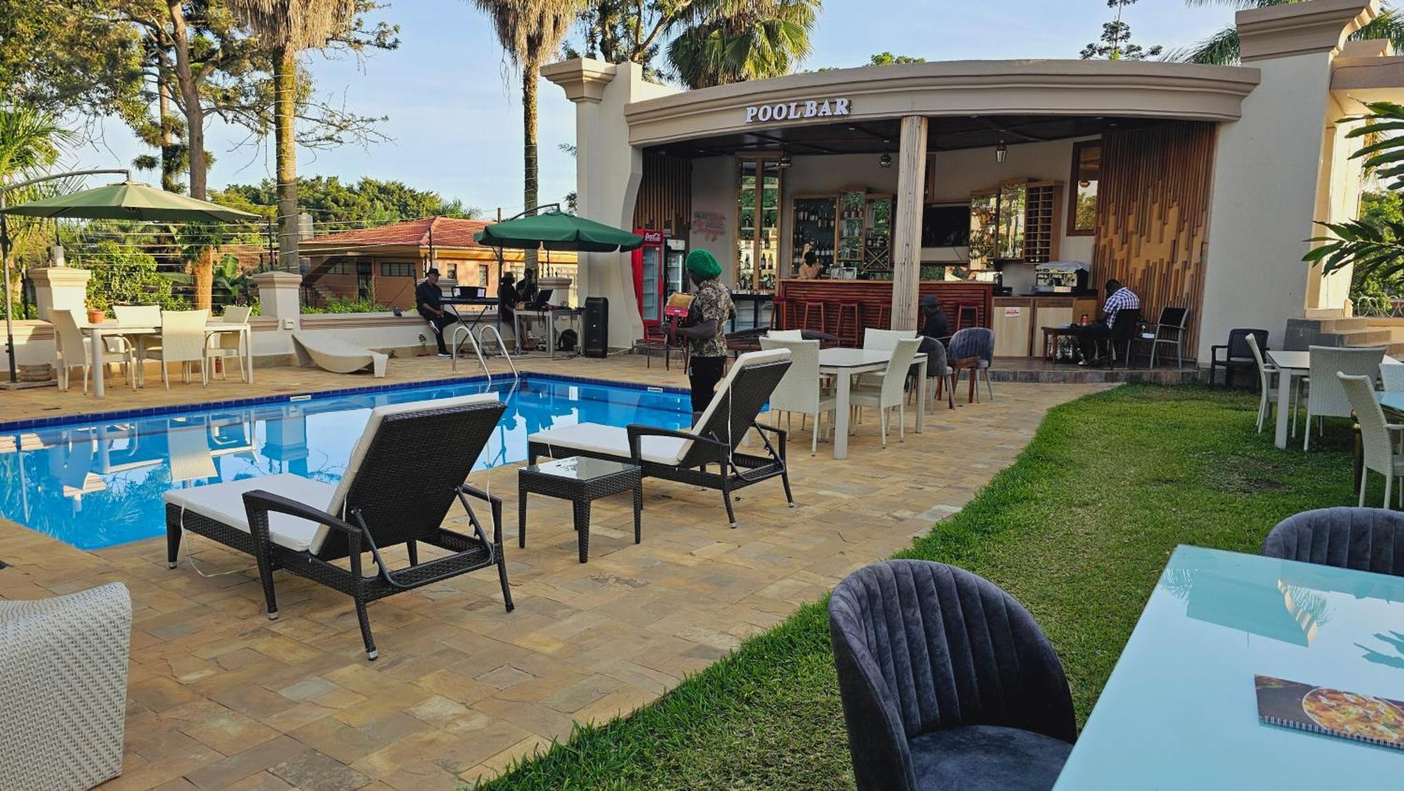 Grik Hotel - Entebbe Buitenkant foto